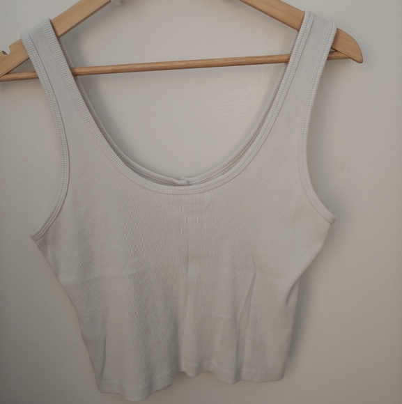 A&F Soft Ribbed Cropped Tank - Picture 2 of 3